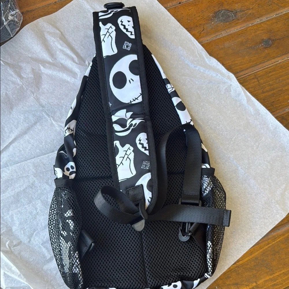 New nightmare before Christmas Black and White sling bag new in package - Picture 2 of 2